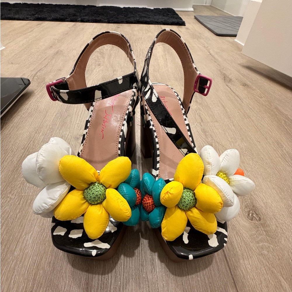 Betsey Johnson Floral Statement Heels – New